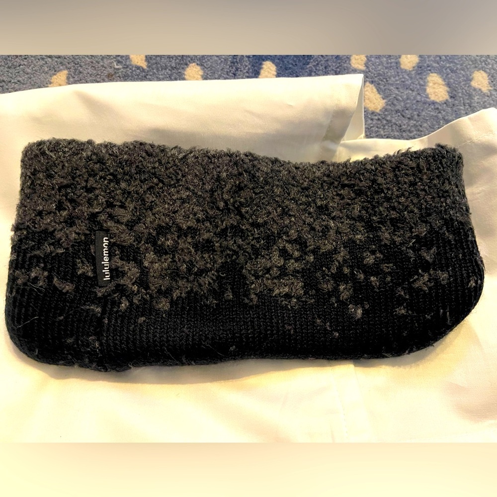 Lululemon Ombre Knit Textured Ear Warmer in Black/Graphite Grey